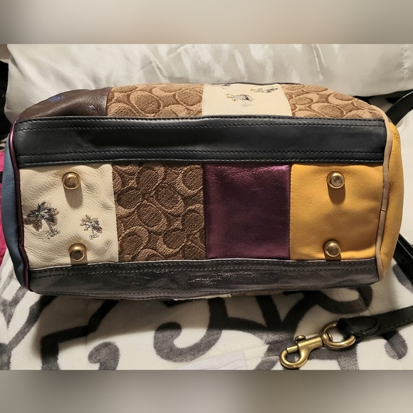 EUC Coach 1941 Shuffle Satchel - Picture 9 of 12